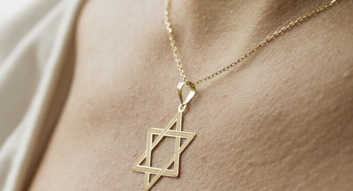 Les dijo a sus alumnos que no hay “judíos pobres” y quedó a un paso del juicio oral por “alentar al odio”