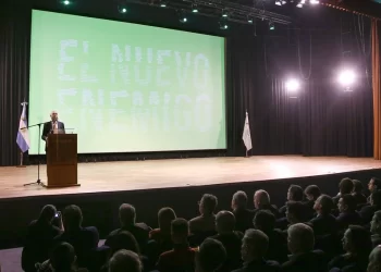 Lorenzetti disertó en la Universidad de La Matanza con una fuerte crítica hacia la política