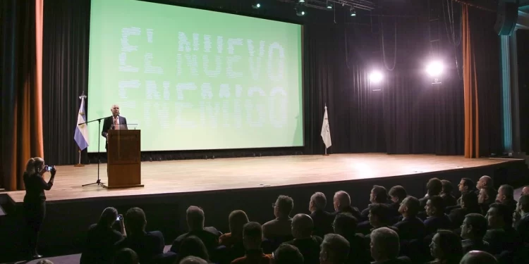 Lorenzetti disertó en la Universidad de La Matanza con una fuerte crítica hacia la política