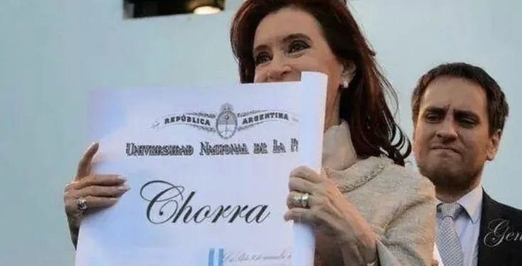 Un abogado denunció a CFK por falta de diploma de abogada y le exige a la UNLP que muestre el diploma