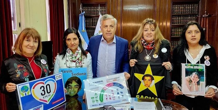 Cornejo se reunió con representantes de las Madres del Dolor