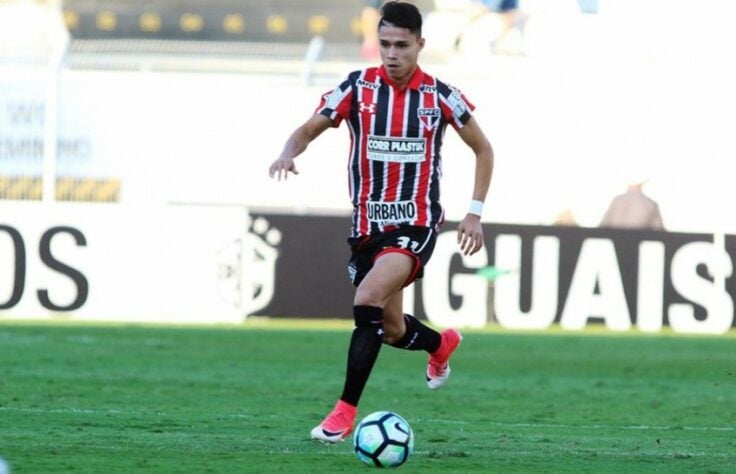 Com acordo para defender o Flamengo a partir de julho, Luiz Araújo pode render cerca de 200 mil dólares (aproximadamente R$ 1 milhão) aos cofres tricolores. Isso equivaleria a cerca de 2,5% do valor da negociação, que gira em torno dos 9 milhões de euros (cerca de R$ 45 milhões na cotação atual). 