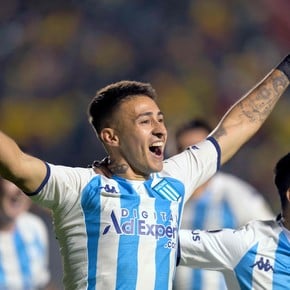 Racing se llevó un triunfazo en la altura y quedó a un paso de octavos