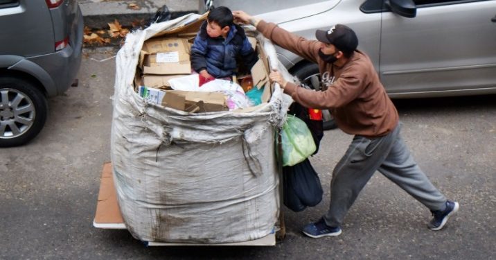 Según un estudio de la UCA, seis de cada diez niños y adolescentes son pobres en la Argentina