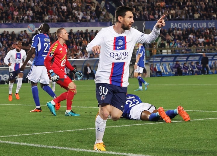 Messi festejando su gol en Estrasburgo (EFE)