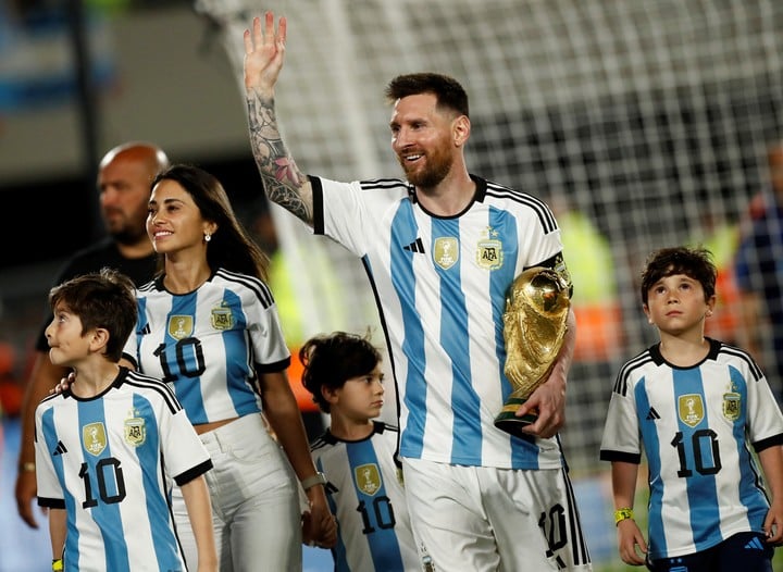 Messi y su familia. (Foto: REUTERS/Agustin Marcarian)
