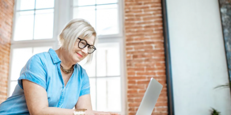 La generación con más experiencia, pero que las empresas no quieren contratar: por qué el 70% rechaza a los mayores de 55