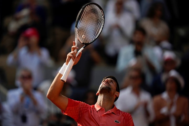 Djokovic superó a Alcaraz en la semifinal de Roland Garros 2023 (AP).
