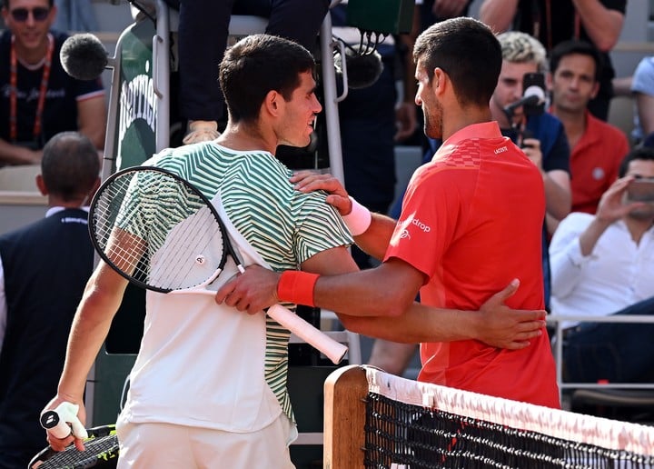 Djokovic superó a Alcaraz en la semifinal de Roland Garros 2023 (EFE).