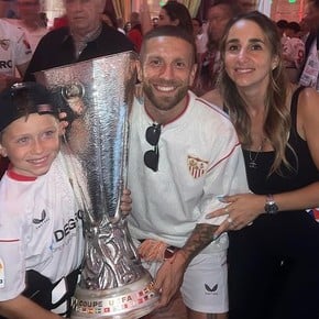 El mensaje de revancha de la mujer del Papu Gómez tras salir campeón con el Sevilla