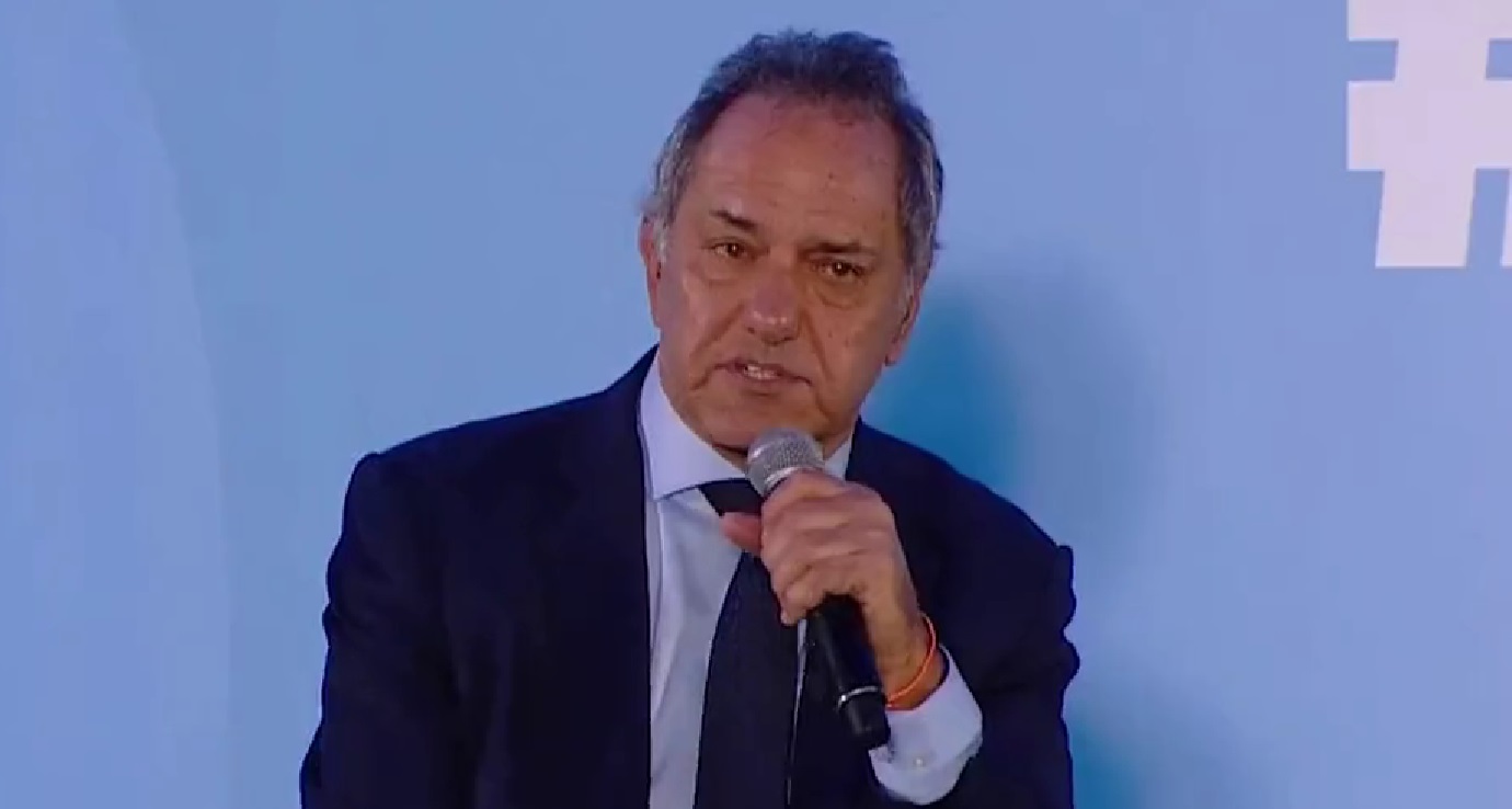 Scioli dijo que los vuelos de Aerolíneas Argentinas a Mendoza ayudan a mejorar las exportaciones a Brasil
