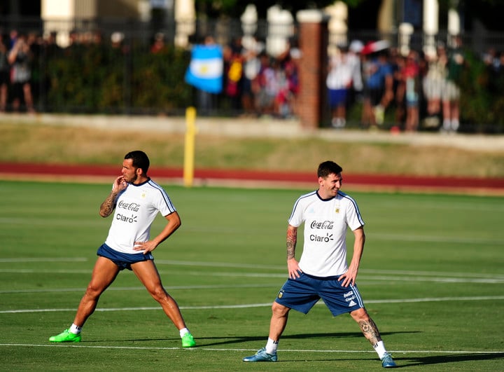 Tevez y Messi, en Dallas, en un entrenamiento de la Selección.