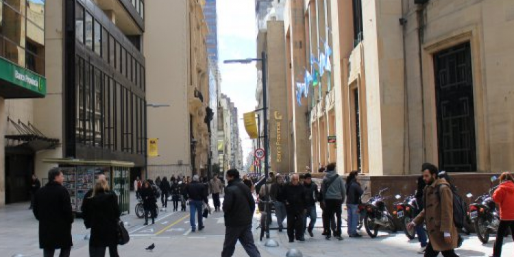 Sembrando miedo: Allanan bancos y empresas en plena city porteña por presunta fuga de dólares