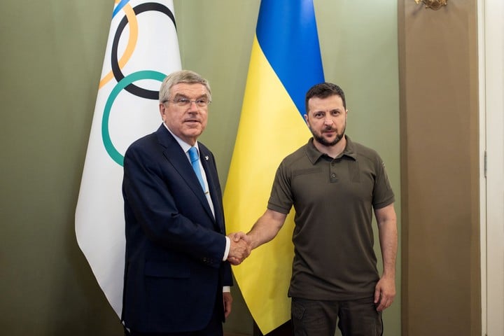 Bach y Zelenski, presidente de Ucrania. (REUTERS)