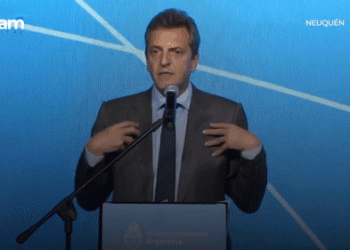 Massa en campaña: “El macrismo dejó a los argentinos enterrados a futuro por pedir plata al FMI”