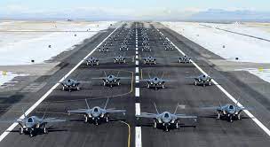 Irán refuerza su armada mientras EE. UU. envía cazas al Golfo