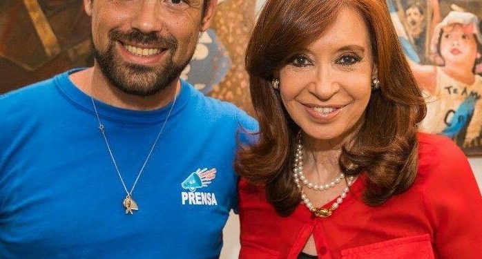 El periodista, militante K y ex candidato Ezequiel Guazzora, está prófugo acusado de corrupcion de menores