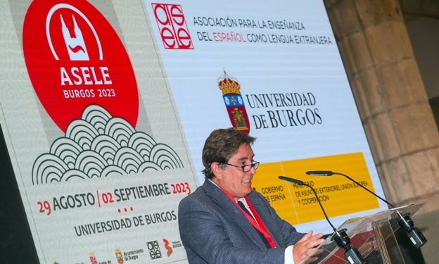 El director del Instituto Cervantes defiende la importancia de «reivindicar el español como lengua de prestigio»>
