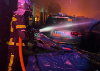 Extinguido un incendio sin víctimas en una nave de reparación de coches en Colmenar Viejo>