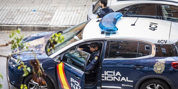 Hallan los cadáveres de una mujer y un hombre en un piso de Moratalaz>