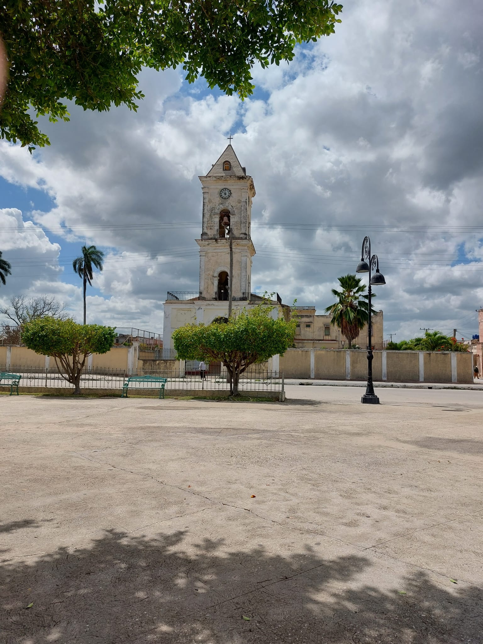 La parroquia de Caibarién en cuyo coro el guitarrista cubano Flores Chaviano cantó en 1962