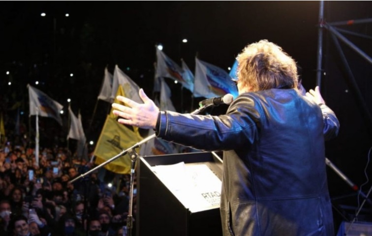 Milei cerró su campaña con un discurso contra la dirigencia política y la reivindicación del menemismo