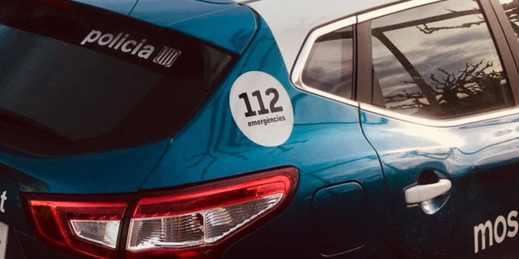 Muere un hombre después de caerse por las escaleras y ser reducido por los Mossos>