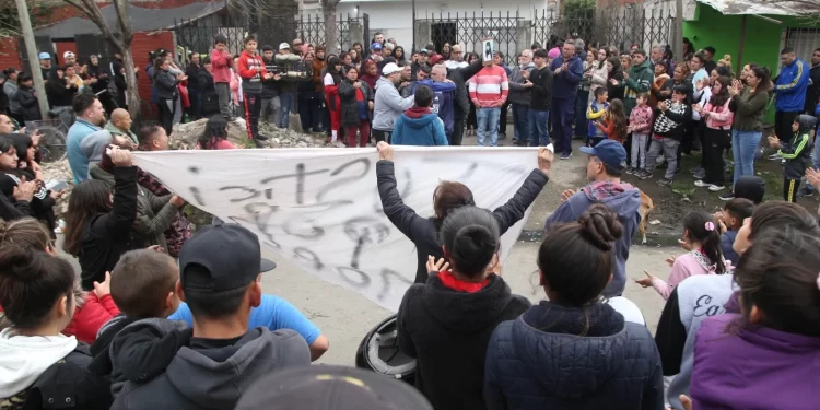 Persiste la conmoción por el crimen de Morena: el último adiós de familiares y vecinos