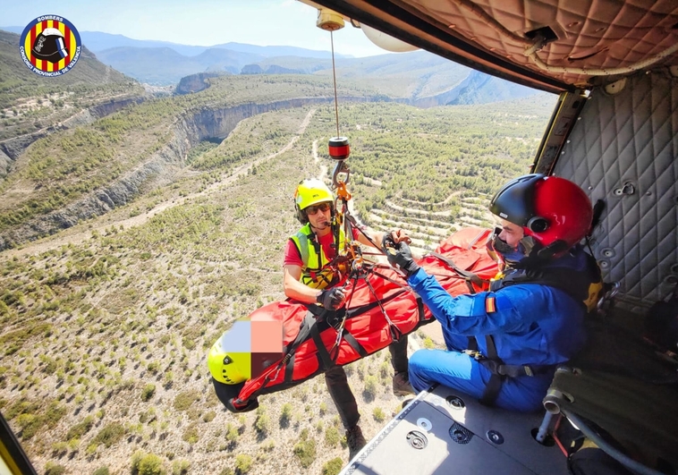 Rescatada con helicóptero una persona inconsciente en la ruta de los puentes de Chulilla>