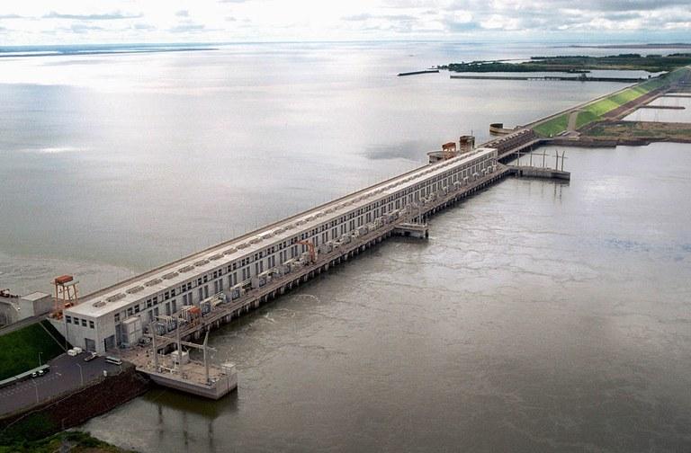 ¿Respuesta encubierta a las mentiras de Massa?: Paraguay abrió unilateralmente vertedero de Aña Cuá y vació parcialmente el embalse