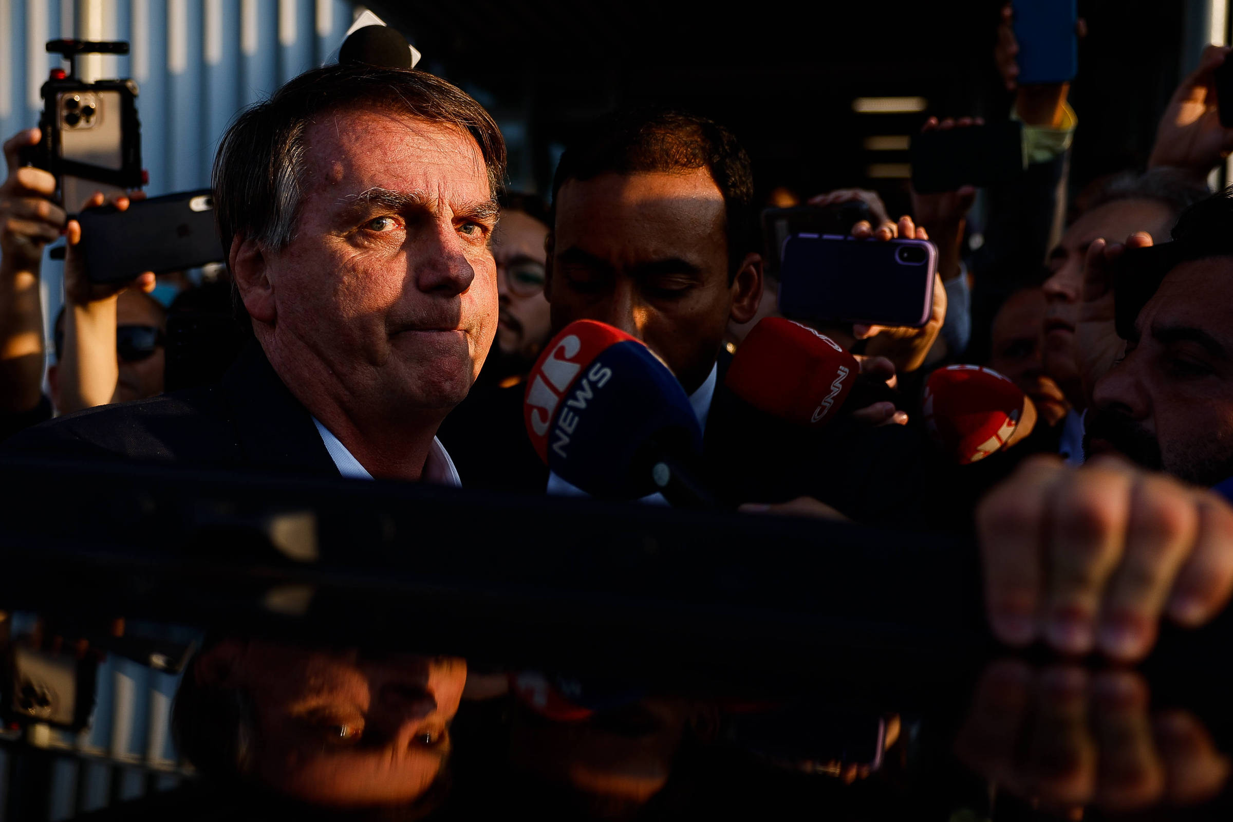 Jair Bolsonaro deixou o país numa 'sinuca de bico' para a violência