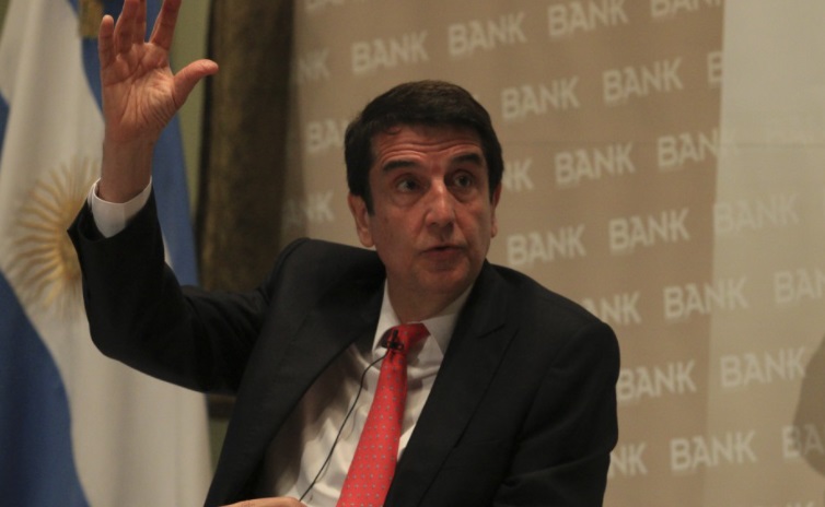 Melconian en campaña: dijo que “terminó la fantasía dolarizadora y el plan motosierra” de Milei