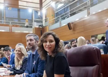 Bronca entre PP y Más Madrid en la Asamblea entre acusaciones de antisemitismo, genocidio y desvergüenza>