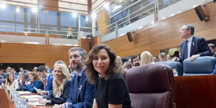 Bronca entre PP y Más Madrid en la Asamblea entre acusaciones de antisemitismo, genocidio y desvergüenza>