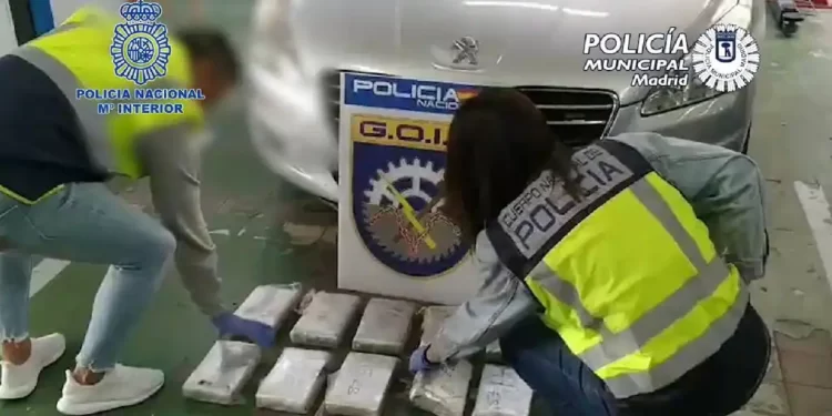 Cae una banda criminal que distribuía cocaína en Madrid oculta en dobles fondos de vehículos>