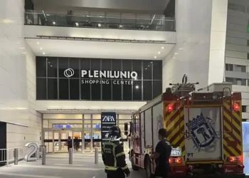 Desalojado el centro comercial Plenilunio en Madrid por un incendio en la cocina de un restaurante>