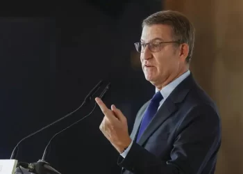 Feijóo: «Nunca pensé que vería a un candidato a la presidencia rendir pleitesía a los diputados de Bildu»>