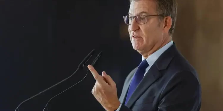 Feijóo: «Nunca pensé que vería a un candidato a la presidencia rendir pleitesía a los diputados de Bildu»>