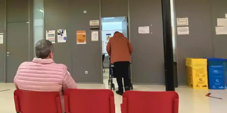 «Hay cursos de lengua disponibles»: una paciente denuncia a un médico por atenderla en castellano>