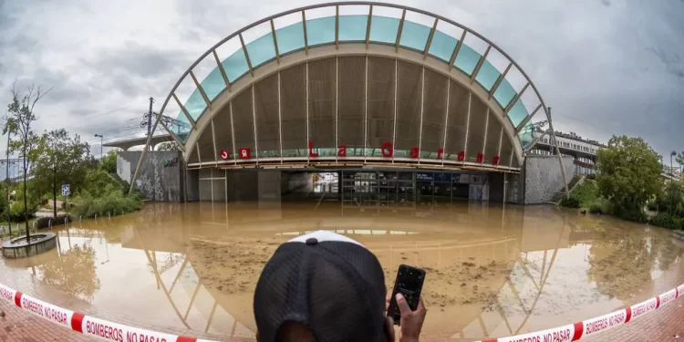 La Aemet prevé fuertes lluvias en la Sierra y la zona metropolitana de Madrid durante toda la noche>