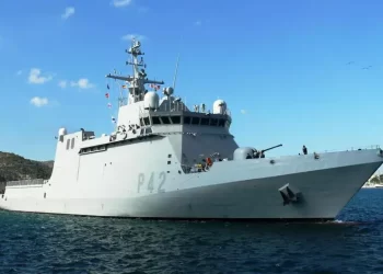 La Armada española intercepta un submarino y un remolcador rusos cerca de las aguas de Baleares>