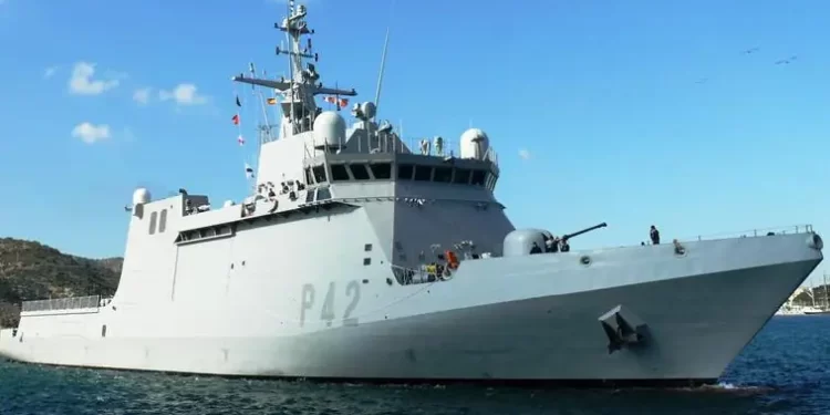 La Armada española intercepta un submarino y un remolcador rusos cerca de las aguas de Baleares>