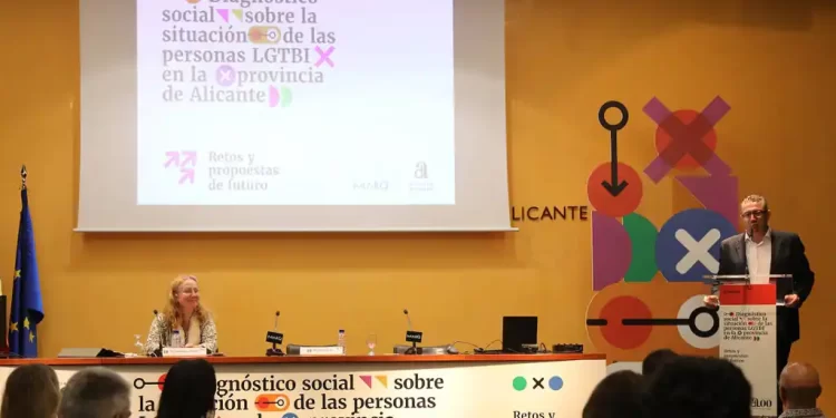 La Diputación de Alicante reúne a expertos para estudiar políticas públicas en torno al colectivo LGTB de la provincia>
