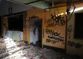 La estación fantasma de la Warner inicia su reforma tras once años olvidada>