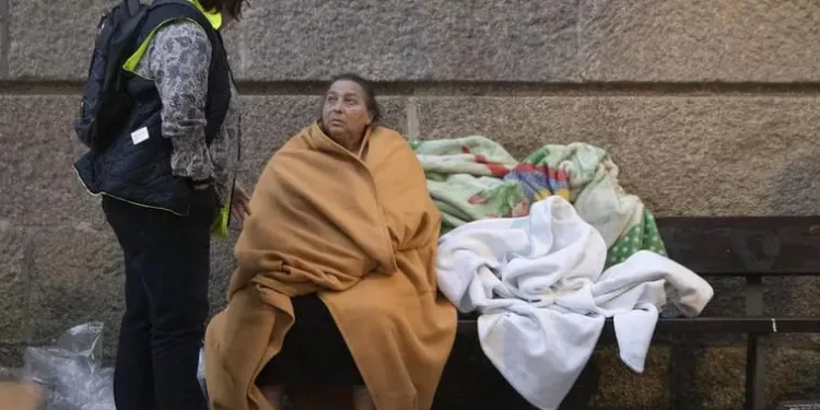 «La gente se colgó de las ventanas con los bebés porque había llamas por todas partes»>