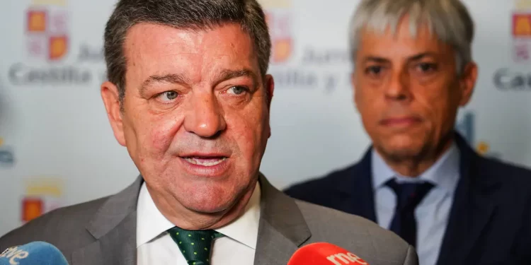 La Junta ve «bien» que se estudie la reducción de la jornada laboral pero no con «el carácter imperativo» que se le quiere dar en el pacto PSOE-Sumar>