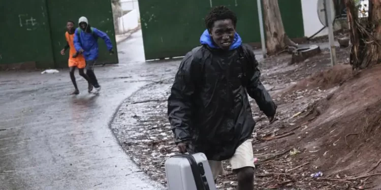 La ola de inmigrantes a Canarias repunta: 1.139 en apenas tres días de esta semana>