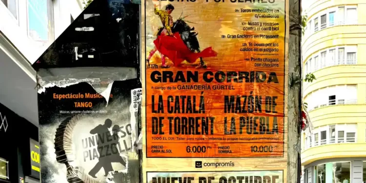 «Nosotros bajamos impuestos y ellos hacen carteles de toros»: la reacción del PP a la polémica campaña de Compromís>