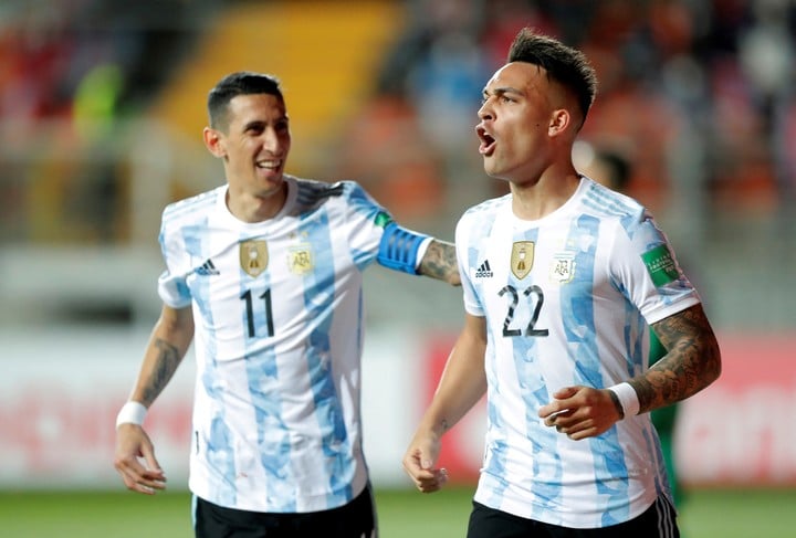 El Fideo y el Toro, de ser compañeros en Argentina a ser rivales en Champions. (Reuters)