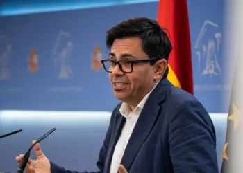 Pisarello se salta la orden de Sumar y no asistirá a la jura de la Princesa pese a pertenecer a la Mesa del Congreso>